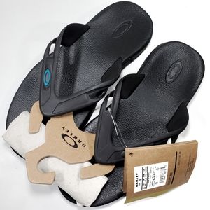 Oakley Men's 6 US, 5.5 UK Ellipse Flip Flops Sanda